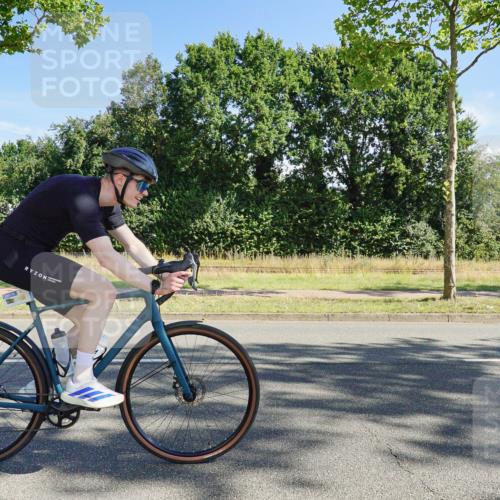 09.08.2026 - GEWOBA Citytriathlon Bremen Michael Burmester http://msf.ph/oto/9958278 09.08.2026 10:42:36 Radfahren 199, 297, 322, 422 meine-sportfotos.de