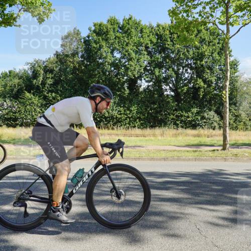 09.08.2026 - GEWOBA Citytriathlon Bremen Michael Burmester http://msf.ph/oto/9958362 09.08.2026 10:46:17 Radfahren 325, 328, 332, 343, 364, 366, 379, 407, 408, 502 meine-sportfotos.de