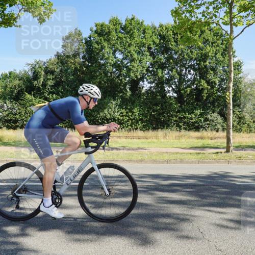 09.08.2026 - GEWOBA Citytriathlon Bremen Michael Burmester http://msf.ph/oto/9958400 09.08.2026 10:47:35 Radfahren 295, 298, 479, 516 meine-sportfotos.de