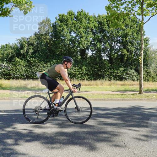 09.08.2026 - GEWOBA Citytriathlon Bremen Michael Burmester http://msf.ph/oto/9958416 09.08.2026 10:48:02 Radfahren 25, 177, 300, 327, 363, 396 meine-sportfotos.de