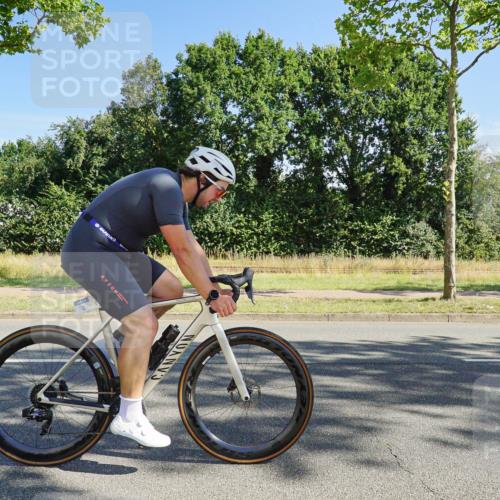 09.08.2026 - GEWOBA Citytriathlon Bremen Michael Burmester http://msf.ph/oto/9958419 09.08.2026 10:48:14 Radfahren 177, 239, 300, 312, 327, 356, 520 meine-sportfotos.de