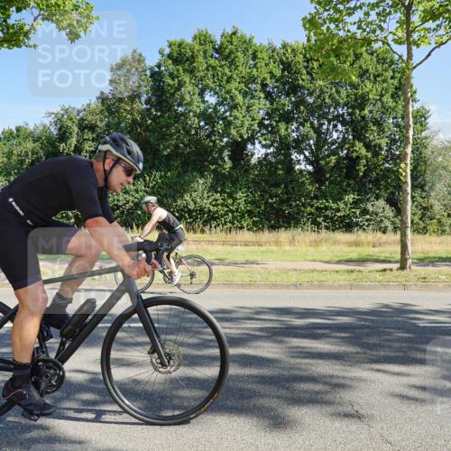 09.08.2026 - GEWOBA Citytriathlon Bremen Michael Burmester http://msf.ph/oto/9958437 09.08.2026 10:49:07 Radfahren 294, 388 meine-sportfotos.de