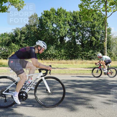 09.08.2026 - GEWOBA Citytriathlon Bremen Michael Burmester http://msf.ph/oto/9958447 09.08.2026 10:49:23 Radfahren 294, 320, 413, 430, 454, 497 meine-sportfotos.de