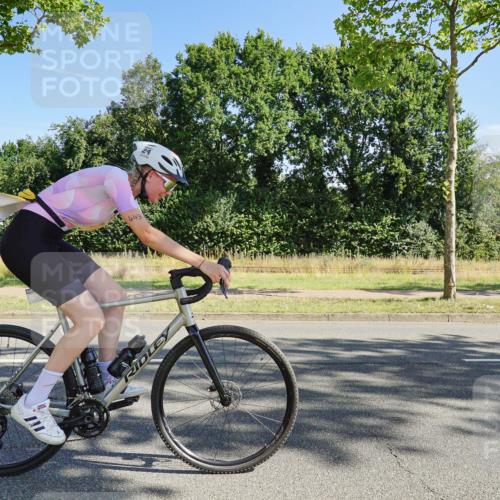 09.08.2026 - GEWOBA Citytriathlon Bremen Michael Burmester http://msf.ph/oto/9958540 09.08.2026 10:52:22 Radfahren 15, 43, 374, 443, 483 meine-sportfotos.de