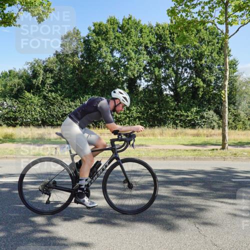 09.08.2026 - GEWOBA Citytriathlon Bremen Michael Burmester http://msf.ph/oto/9958570 09.08.2026 10:53:24 Radfahren 3, 19, 21, 29, 139, 151, 179, 423, 439, 461, 474, 477, 495, 522 meine-sportfotos.de