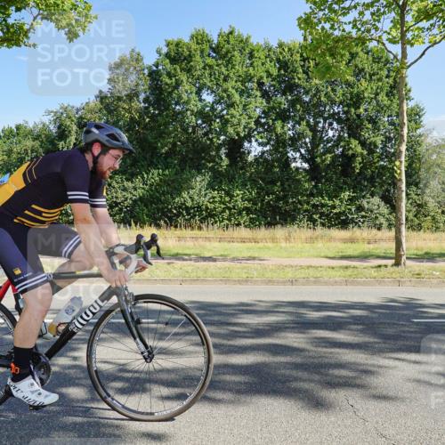 09.08.2026 - GEWOBA Citytriathlon Bremen Michael Burmester http://msf.ph/oto/9958593 09.08.2026 10:53:56 Radfahren 153, 193, 292, 367, 473, 492, 501 meine-sportfotos.de