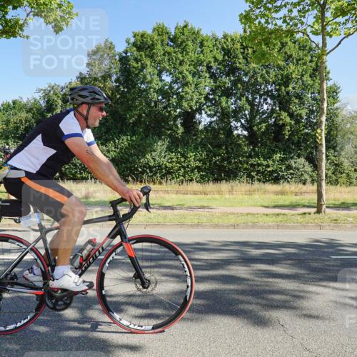 09.08.2026 - GEWOBA Citytriathlon Bremen Michael Burmester http://msf.ph/oto/9958628 09.08.2026 10:55:03 Radfahren 37, 135, 201, 207, 303, 390, 444, 471, 476, 513, 530 meine-sportfotos.de