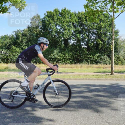 09.08.2026 - GEWOBA Citytriathlon Bremen Michael Burmester http://msf.ph/oto/9958698 09.08.2026 10:57:23 Radfahren 183, 191, 205, 281 meine-sportfotos.de