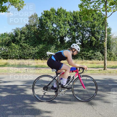 09.08.2026 - GEWOBA Citytriathlon Bremen Michael Burmester http://msf.ph/oto/9958703 09.08.2026 10:57:41 Radfahren 117, 451, 462 meine-sportfotos.de
