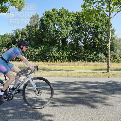 09.08.2026 - GEWOBA Citytriathlon Bremen Michael Burmester http://msf.ph/oto/9958704 09.08.2026 10:57:50 Radfahren 171, 434, 446, 462 meine-sportfotos.de