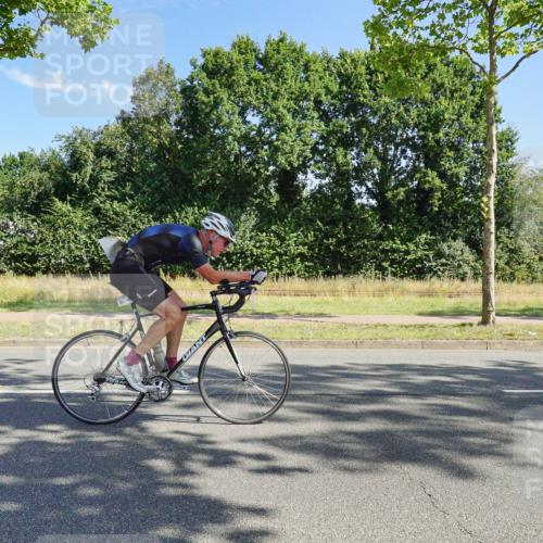 09.08.2026 - GEWOBA Citytriathlon Bremen Michael Burmester http://msf.ph/oto/9958761 09.08.2026 11:01:36 Radfahren 412, 469 meine-sportfotos.de