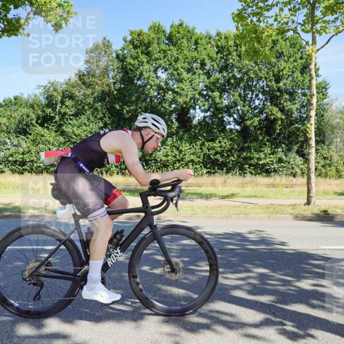 09.08.2026 - GEWOBA Citytriathlon Bremen Michael Burmester http://msf.ph/oto/9958902 09.08.2026 12:08:22 Radfahren 548, 601, 671 meine-sportfotos.de