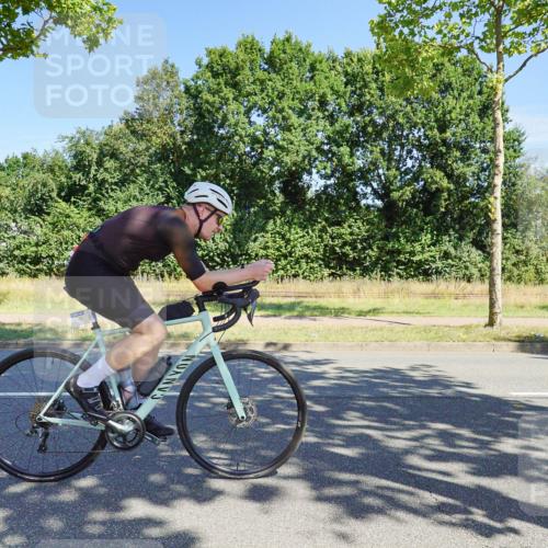09.08.2026 - GEWOBA Citytriathlon Bremen Michael Burmester http://msf.ph/oto/9959113 09.08.2026 12:14:16 Radfahren 594, 662 meine-sportfotos.de