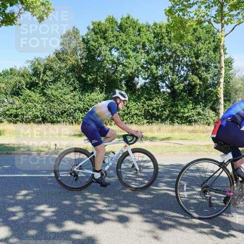 09.08.2026 - GEWOBA Citytriathlon Bremen Michael Burmester http://msf.ph/oto/9959218 09.08.2026 12:16:53 Radfahren 555, 673, 895, 1130 meine-sportfotos.de