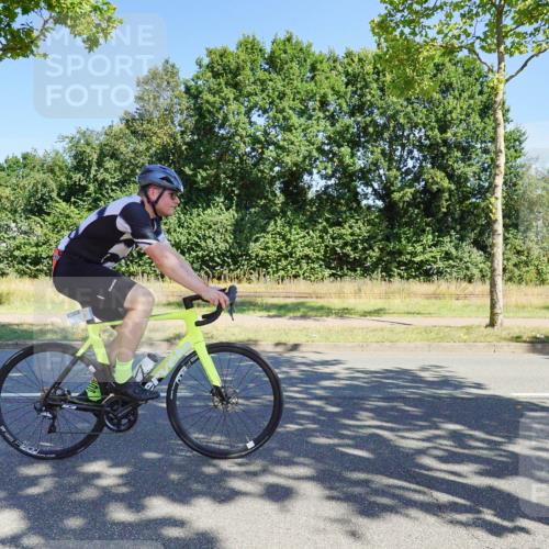 09.08.2026 - GEWOBA Citytriathlon Bremen Michael Burmester http://msf.ph/oto/9959224 09.08.2026 12:17:03 Radfahren 552, 555, 627, 673, 895, 932, 1130 meine-sportfotos.de