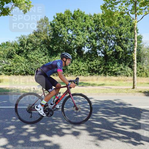 09.08.2026 - GEWOBA Citytriathlon Bremen Michael Burmester http://msf.ph/oto/9959233 09.08.2026 12:17:18 Radfahren 552, 565, 600, 653, 778, 1143, 1158 meine-sportfotos.de