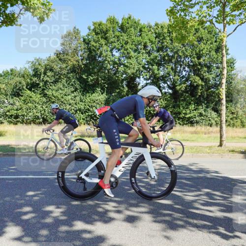 09.08.2026 - GEWOBA Citytriathlon Bremen Michael Burmester http://msf.ph/oto/9959296 09.08.2026 12:19:14 Radfahren 557, 569, 624, 727, 749, 886, 1009, 1120 meine-sportfotos.de