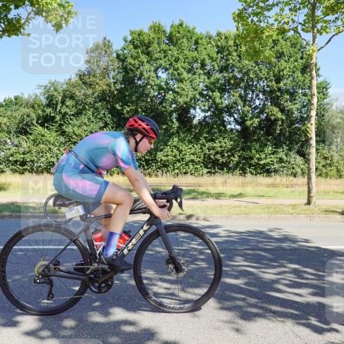 09.08.2026 - GEWOBA Citytriathlon Bremen Michael Burmester http://msf.ph/oto/9959366 09.08.2026 12:21:01 Radfahren 560, 562, 628, 637, 639, 668, 678, 889, 911, 912, 960, 968, 979, 1110 meine-sportfotos.de