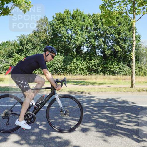 09.08.2026 - GEWOBA Citytriathlon Bremen Michael Burmester http://msf.ph/oto/9959444 09.08.2026 12:22:49 Radfahren 664, 681, 699, 800, 915, 945, 1012, 1108 meine-sportfotos.de
