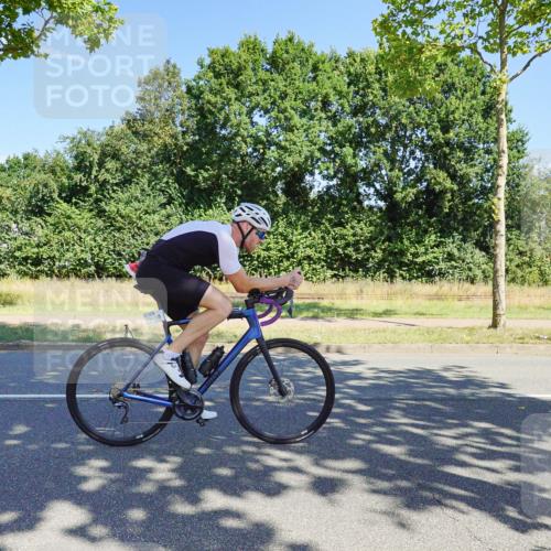 09.08.2026 - GEWOBA Citytriathlon Bremen Michael Burmester http://msf.ph/oto/9959505 09.08.2026 12:24:13 Radfahren 546, 586, 870, 887, 891, 1105 meine-sportfotos.de