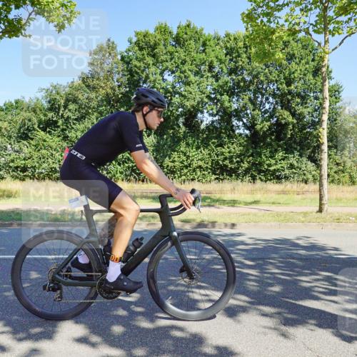 09.08.2026 - GEWOBA Citytriathlon Bremen Michael Burmester http://msf.ph/oto/9959729 09.08.2026 12:29:34 Radfahren 575, 642, 697, 724, 811, 825, 905, 999, 1011 meine-sportfotos.de