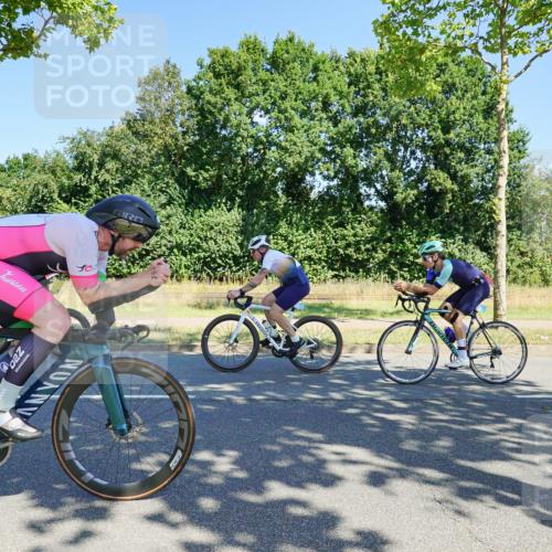 09.08.2026 - GEWOBA Citytriathlon Bremen Michael Burmester http://msf.ph/oto/9959879 09.08.2026 12:33:40 Radfahren 583, 615, 648, 679, 717, 750, 784, 880, 1006, 1133 meine-sportfotos.de