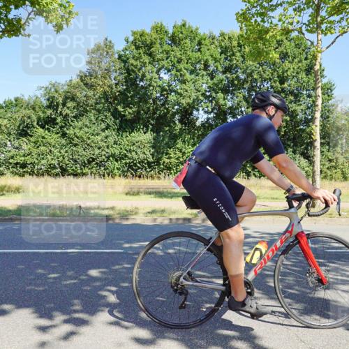 09.08.2026 - GEWOBA Citytriathlon Bremen Michael Burmester http://msf.ph/oto/9959991 09.08.2026 12:36:20 Radfahren 560, 562, 565, 668, 673, 682, 748, 749, 780, 781, 864, 948, 1110, 1119, 1139 meine-sportfotos.de