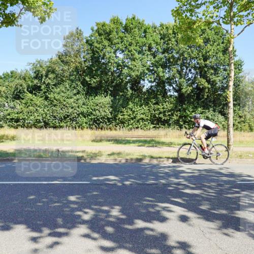 09.08.2026 - GEWOBA Citytriathlon Bremen Michael Burmester http://msf.ph/oto/9960058 09.08.2026 12:37:48 Radfahren 559, 571, 639, 687, 727, 745, 1114 meine-sportfotos.de