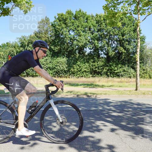 09.08.2026 - GEWOBA Citytriathlon Bremen Michael Burmester http://msf.ph/oto/9960196 09.08.2026 12:41:03 Radfahren 586, 601, 620, 774, 800, 848, 889, 956, 1131 meine-sportfotos.de