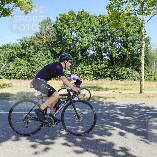 09.08.2026 - GEWOBA Citytriathlon Bremen Michael Burmester http://msf.ph/oto/9960278 09.08.2026 12:43:19 Radfahren 546, 558, 621, 674, 700, 732, 859, 887, 898, 944, 945, 989, 991, 996, 1105, 1108 meine-sportfotos.de