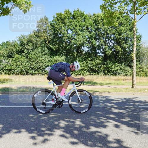 09.08.2026 - GEWOBA Citytriathlon Bremen Michael Burmester http://msf.ph/oto/9960365 09.08.2026 12:45:08 Radfahren 549, 556, 597, 607, 610, 631, 666, 676, 690, 813, 831, 843, 853, 862, 985, 1128 meine-sportfotos.de