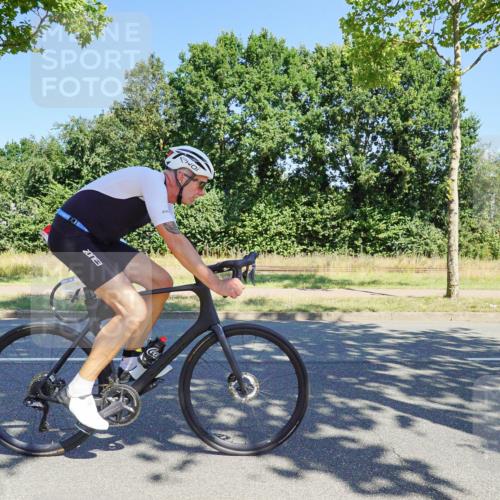 09.08.2026 - GEWOBA Citytriathlon Bremen Michael Burmester http://msf.ph/oto/9960443 09.08.2026 12:47:14 Radfahren 554, 646, 697, 721, 825, 969 meine-sportfotos.de