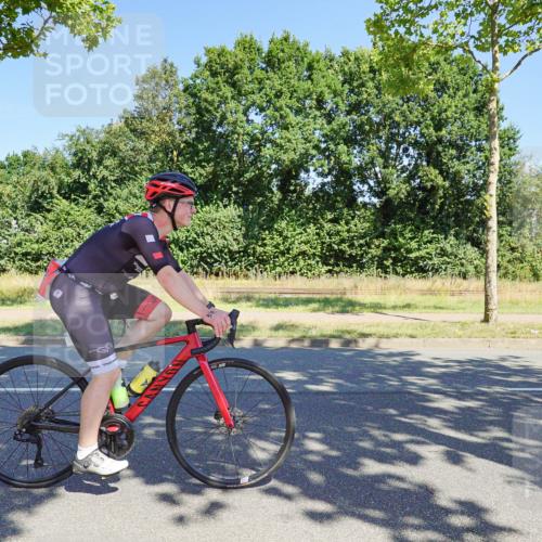 09.08.2026 - GEWOBA Citytriathlon Bremen Michael Burmester http://msf.ph/oto/9960568 09.08.2026 12:50:17 Radfahren 557, 589, 686, 875, 947, 964, 1145 meine-sportfotos.de