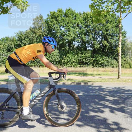 09.08.2026 - GEWOBA Citytriathlon Bremen Michael Burmester http://msf.ph/oto/9960618 09.08.2026 12:51:39 Radfahren 560, 562, 595, 668, 756, 787, 877, 880, 909, 914, 1110, 1143, 1155 meine-sportfotos.de