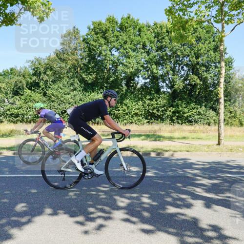 09.08.2026 - GEWOBA Citytriathlon Bremen Michael Burmester http://msf.ph/oto/9960641 09.08.2026 12:52:14 Radfahren 679, 682, 717, 750, 820, 826, 979, 1130 meine-sportfotos.de