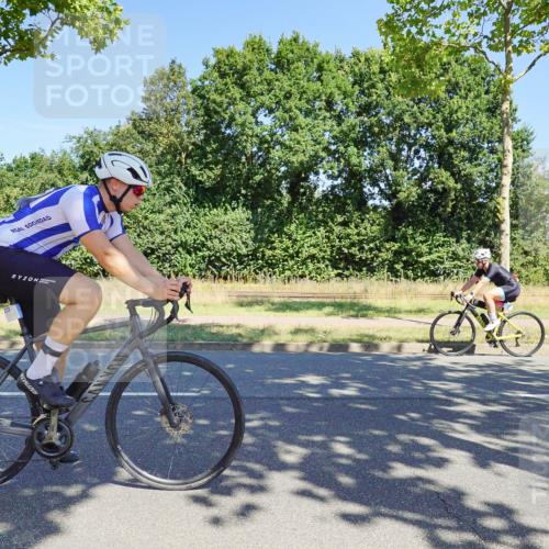 09.08.2026 - GEWOBA Citytriathlon Bremen Michael Burmester http://msf.ph/oto/9960705 09.08.2026 12:54:01 Radfahren 552, 572, 678, 728, 758, 788, 804, 846, 901, 939, 981, 1101, 1119, 1124, 1138 meine-sportfotos.de