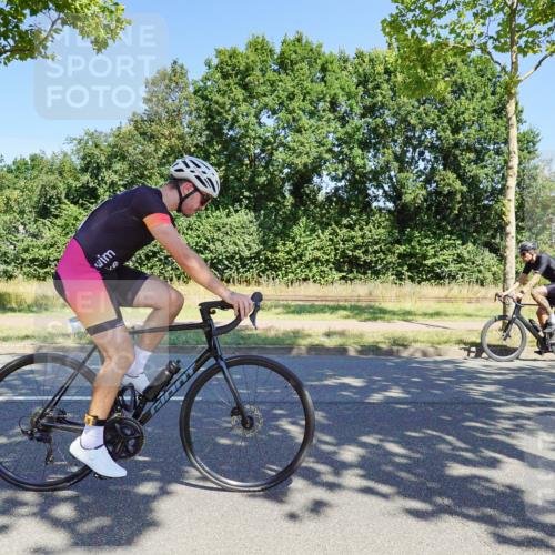 09.08.2026 - GEWOBA Citytriathlon Bremen Michael Burmester http://msf.ph/oto/9961108 09.08.2026 13:03:45 Radfahren 575, 591, 616, 646, 698, 721, 769, 793, 835, 891, 974, 1106, 1122, 1157 meine-sportfotos.de