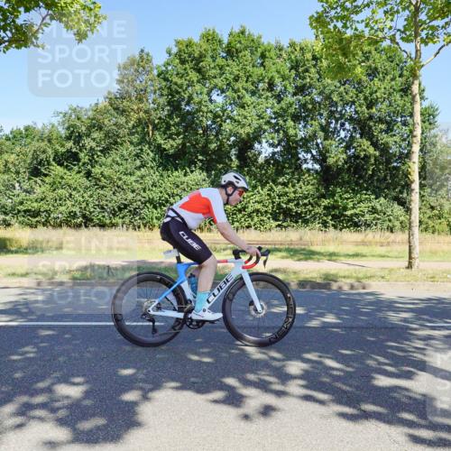 09.08.2026 - GEWOBA Citytriathlon Bremen Michael Burmester http://msf.ph/oto/9961208 09.08.2026 13:06:42 Radfahren 544, 554, 624, 644, 811, 824, 874, 882, 987 meine-sportfotos.de