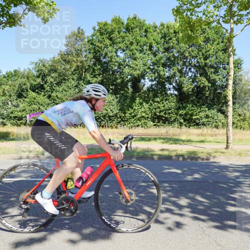 09.08.2026 - GEWOBA Citytriathlon Bremen Michael Burmester http://msf.ph/oto/9961463 09.08.2026 13:15:01 Radfahren 565, 574, 653, 948, 1017 meine-sportfotos.de