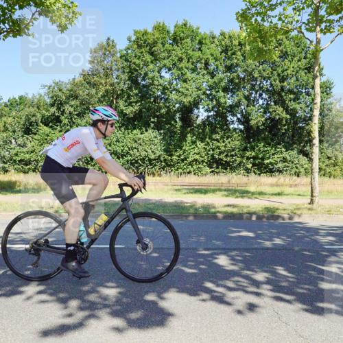 09.08.2026 - GEWOBA Citytriathlon Bremen Michael Burmester http://msf.ph/oto/9961518 09.08.2026 13:17:40 Radfahren 930, 968, 1003, 1132 meine-sportfotos.de