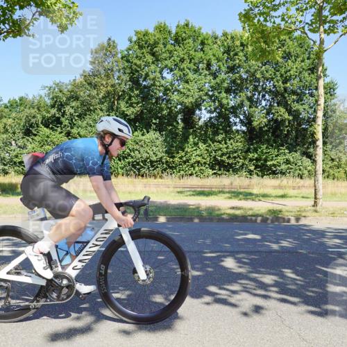 09.08.2026 - GEWOBA Citytriathlon Bremen Michael Burmester http://msf.ph/oto/9961563 09.08.2026 13:19:30 Radfahren 693, 813, 944 meine-sportfotos.de