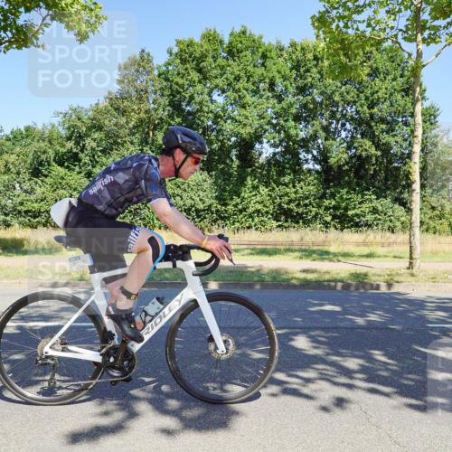 09.08.2026 - GEWOBA Citytriathlon Bremen Michael Burmester http://msf.ph/oto/9961578 09.08.2026 13:20:14 Radfahren 859, 923, 933, 940, 943, 1140 meine-sportfotos.de