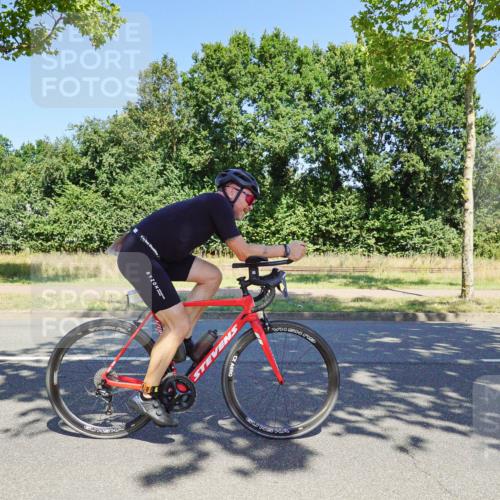 09.08.2026 - GEWOBA Citytriathlon Bremen Michael Burmester http://msf.ph/oto/9961673 09.08.2026 13:25:42 Radfahren 811, 830, 962, 996 meine-sportfotos.de