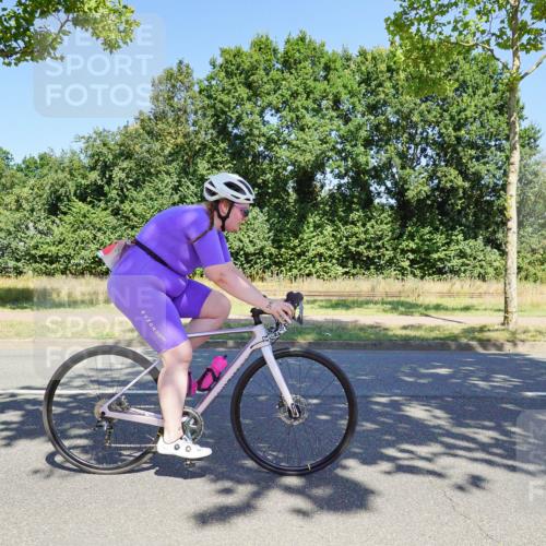 09.08.2026 - GEWOBA Citytriathlon Bremen Michael Burmester http://msf.ph/oto/9961706 09.08.2026 13:30:33 Radfahren 905, 963 meine-sportfotos.de