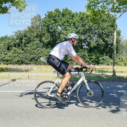09.08.2026 - GEWOBA Citytriathlon Bremen Michael Burmester http://msf.ph/oto/9961869 09.08.2026 14:11:21 Radfahren 11, 13, 26, 68, 76, 79, 84, 85, 92, 109, 113, 117, 129, 139, 143, 144, 150, 155 meine-sportfotos.de