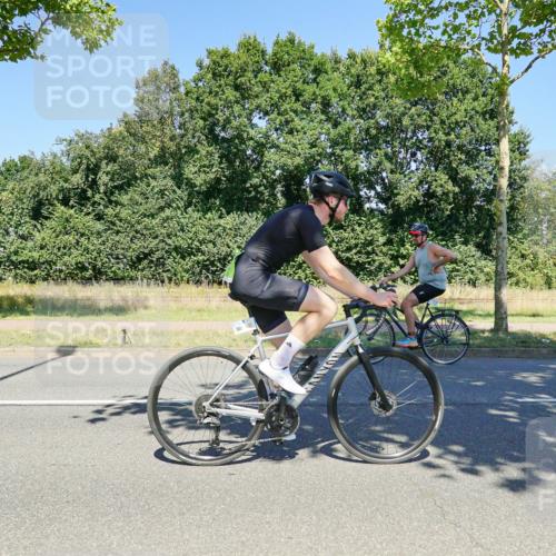 09.08.2026 - GEWOBA Citytriathlon Bremen Michael Burmester http://msf.ph/oto/9961918 09.08.2026 14:12:58 Radfahren 2, 21, 24, 38, 83, 134, 148, 159, 294 meine-sportfotos.de