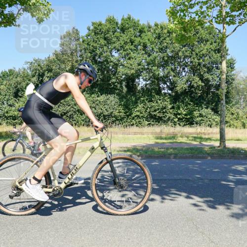 09.08.2026 - GEWOBA Citytriathlon Bremen Michael Burmester http://msf.ph/oto/9961999 09.08.2026 14:15:32 Radfahren 7, 10, 80, 122, 257, 260, 285, 302, 349, 354, 433 meine-sportfotos.de
