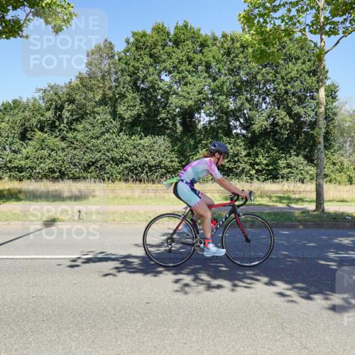 09.08.2026 - GEWOBA Citytriathlon Bremen Michael Burmester http://msf.ph/oto/9962020 09.08.2026 14:15:58 Radfahren 14, 37, 43, 89, 133, 163, 172, 182, 232, 291, 308, 329 meine-sportfotos.de