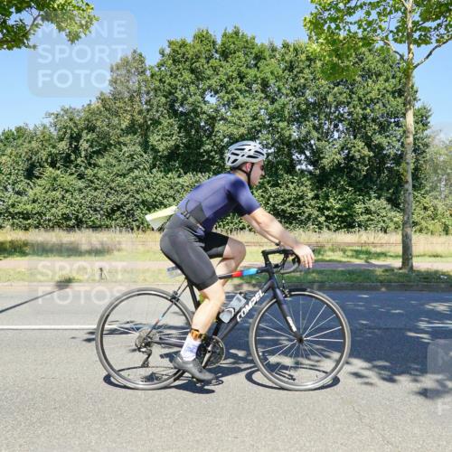 09.08.2026 - GEWOBA Citytriathlon Bremen Michael Burmester http://msf.ph/oto/9962026 09.08.2026 14:16:11 Radfahren 39, 172, 182, 232, 329, 345 meine-sportfotos.de