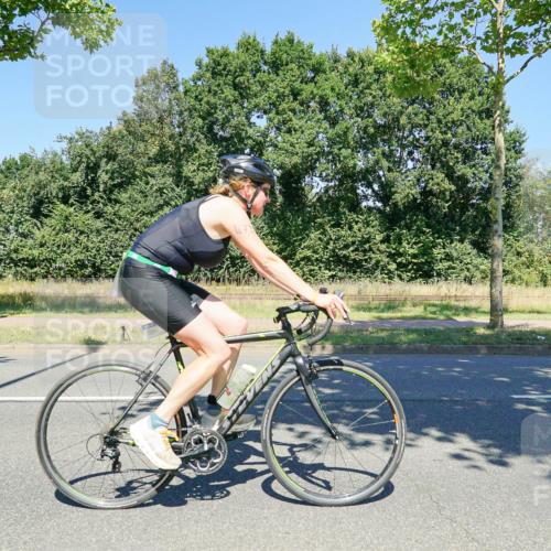 09.08.2026 - GEWOBA Citytriathlon Bremen Michael Burmester http://msf.ph/oto/9962257 09.08.2026 14:21:02 Radfahren 30, 198, 214, 231, 252, 255, 268, 390, 409, 479, 508, 515 meine-sportfotos.de